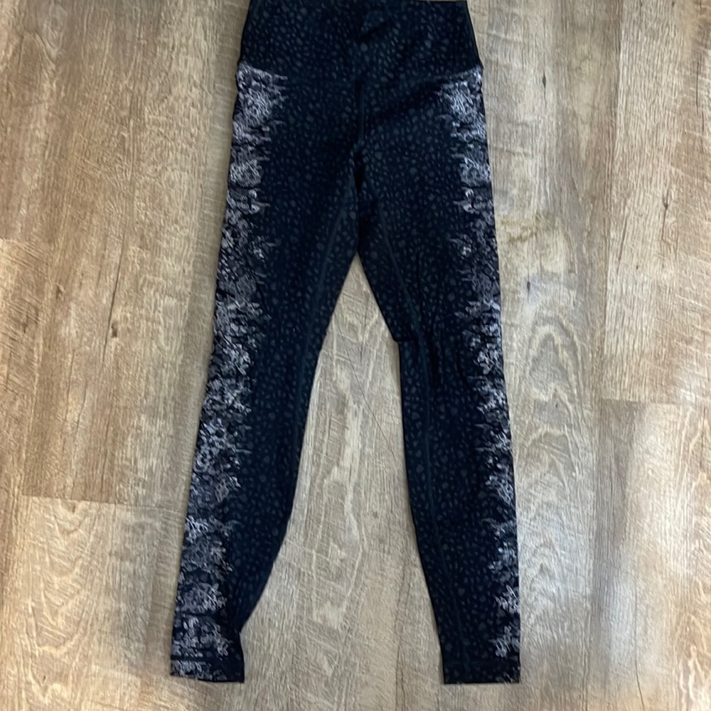 VGUC Lululemon black leggings with white detailing